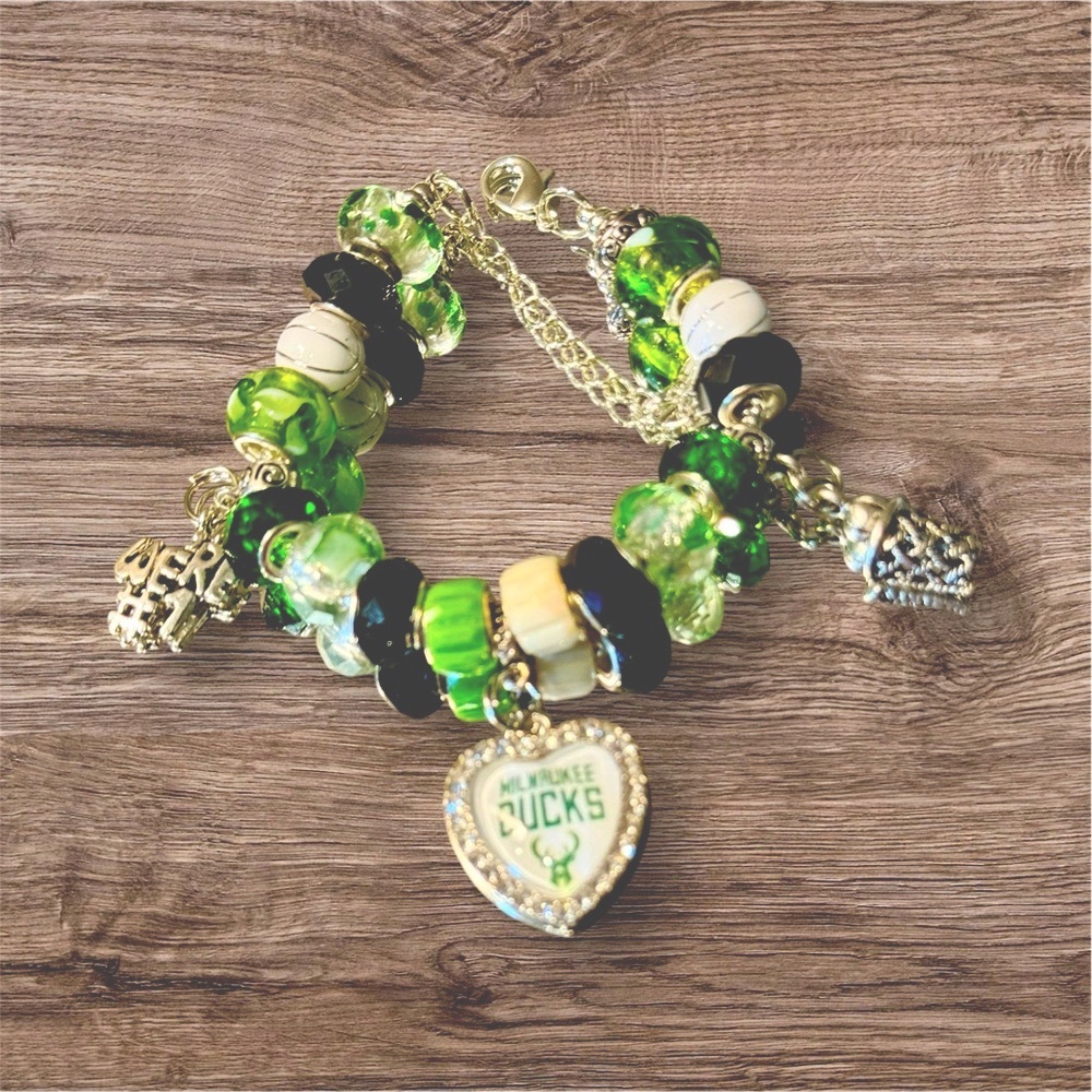 Milwaukee Bucks Beaded Charm Bracelet NBA